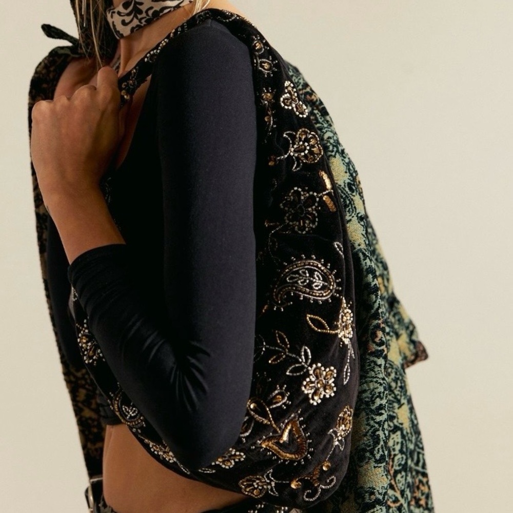 Free People Velvet Bag with Embroidery in Black. Brand new! - Picture 6 of 9
